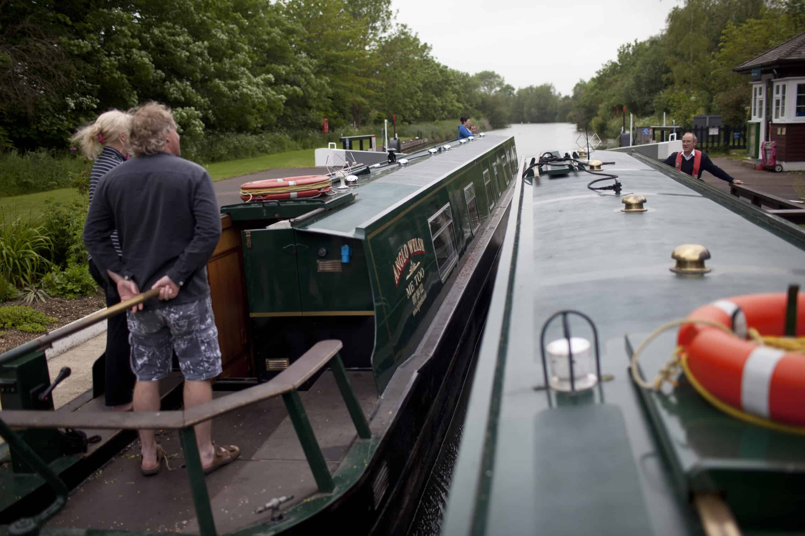 Canal boat holidays on the River Thames