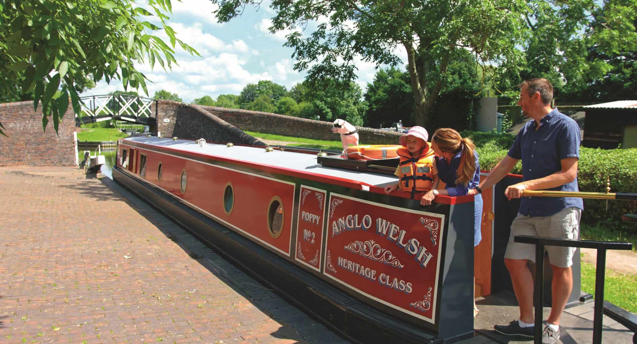 Canal boat holidays on the Stratford Canal