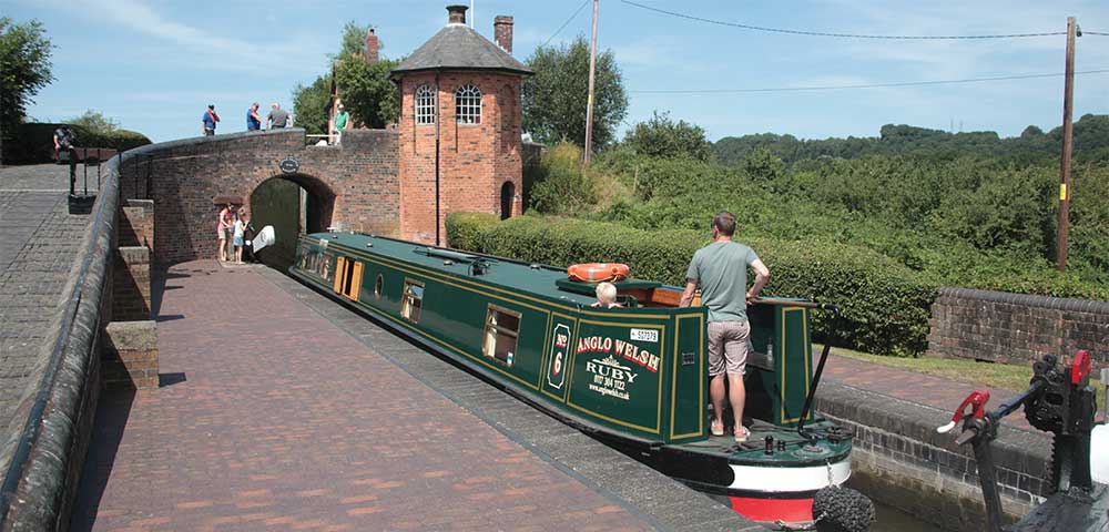 canal boat tours england