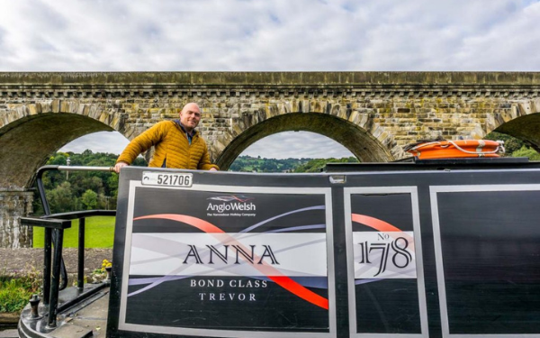 The Bald Hiker’s Unforgettable Experience on the Llangollen Canal