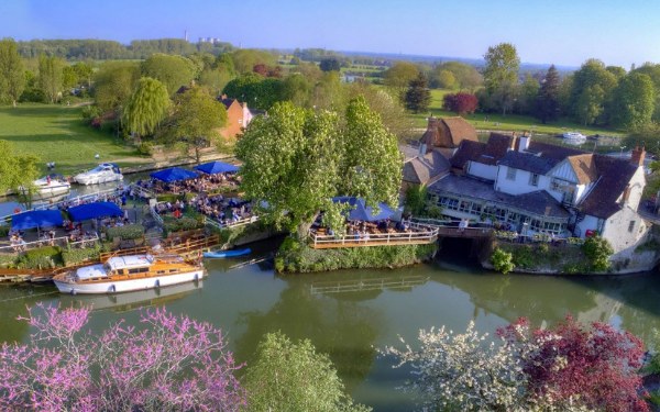 Best pubs to visit on a canal boat holiday