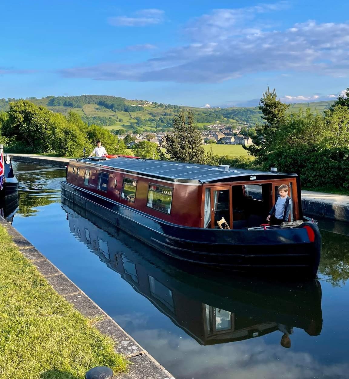 Wide beam canal boat hire on the Leeds & Liverpool Canal