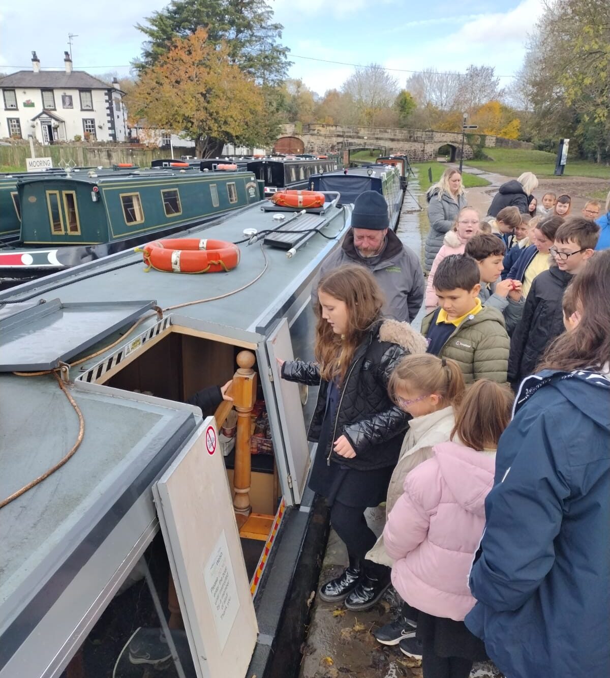 Wrexham school children enjoy boat trip across the Pontcysyllte Aqueduct