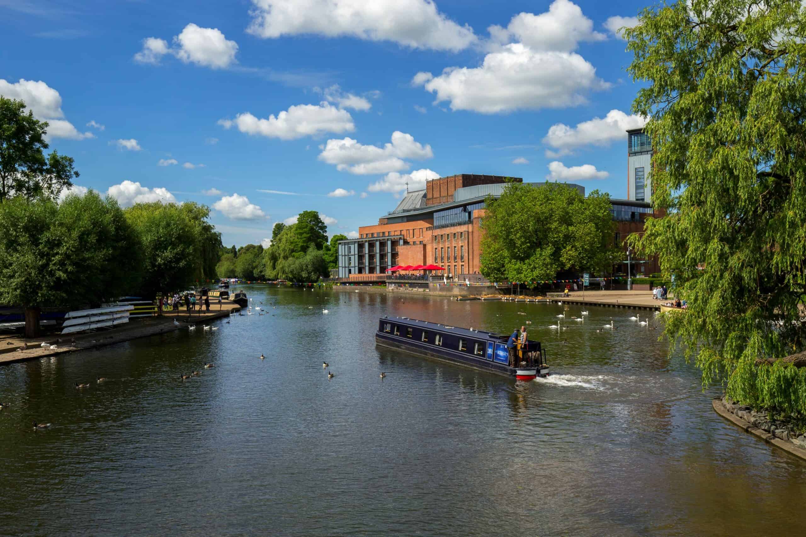 Visit Stratford upon Avon by canal boat