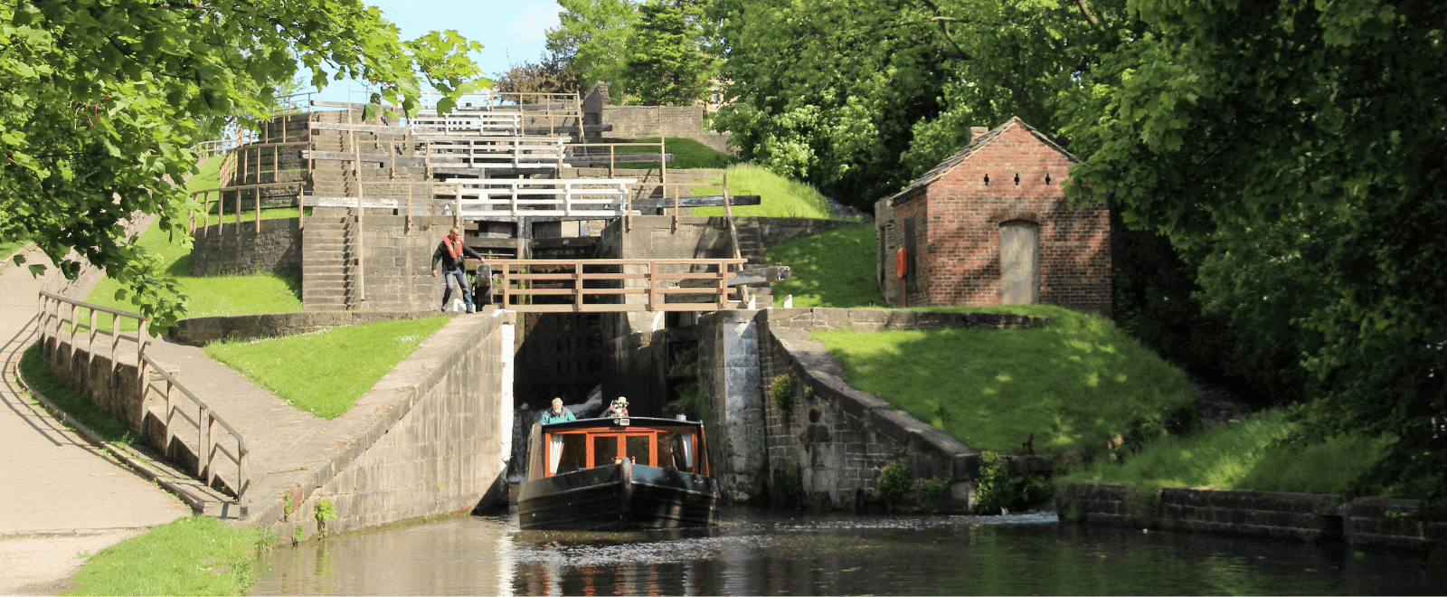 Canal boat holidays on the Leeds & Liverpool Canal