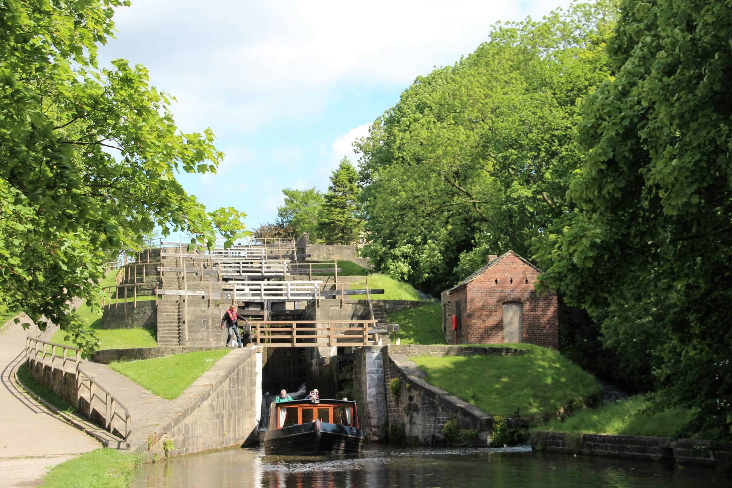 Short break canal boat holidays on the Leeds & Liverpool Canal