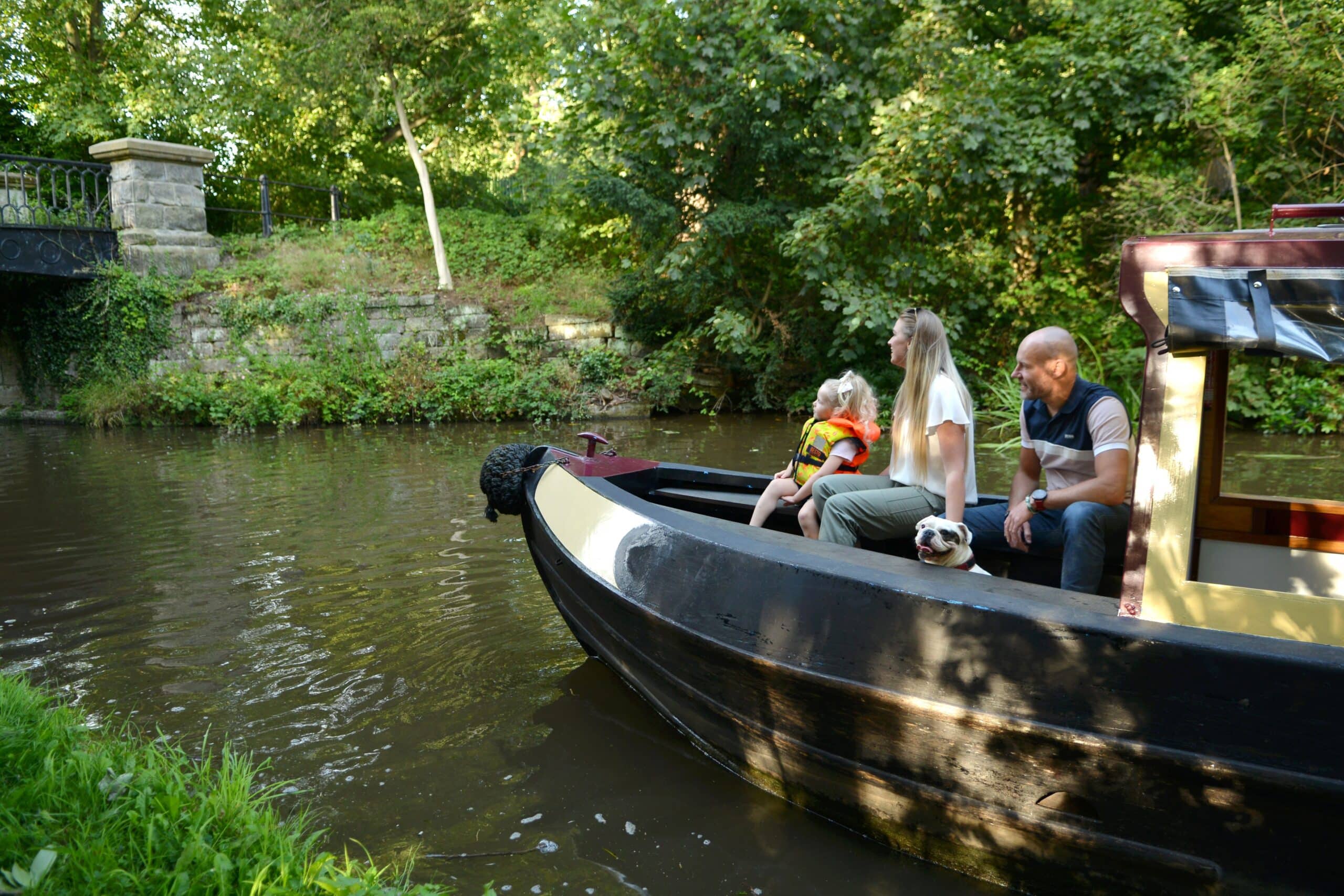 Best spring days out canal boating