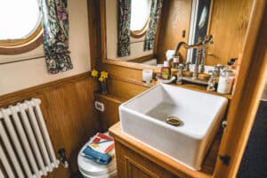 Poppy narrowboat shower room