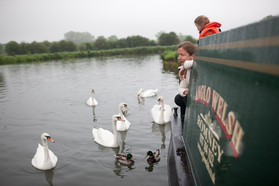 Canal boat holidays on the River Thames