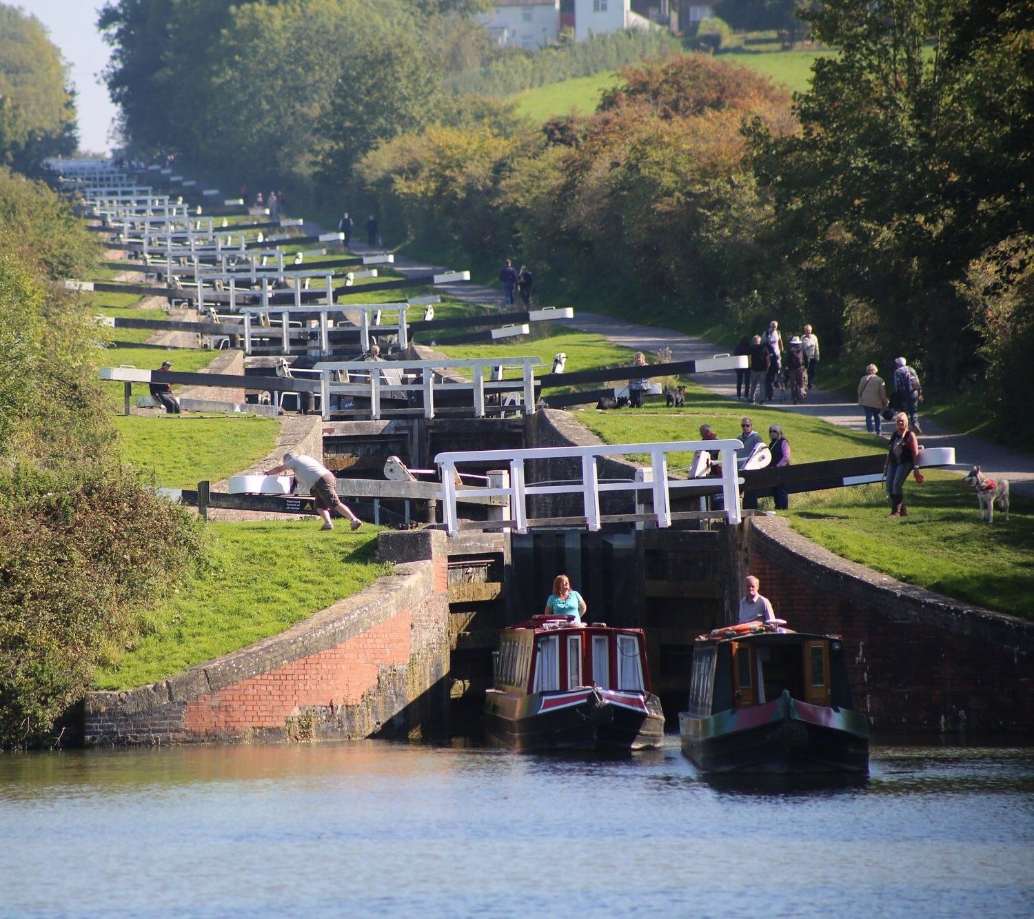 Visit Caen Hill locks on a canal boat holiday