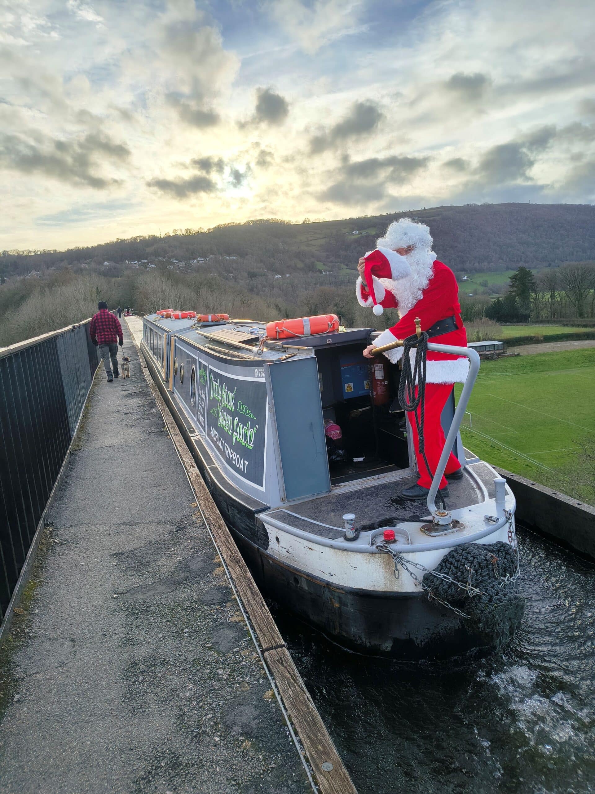 Christmas boat trips across the Pontcysyllte Aqueduct