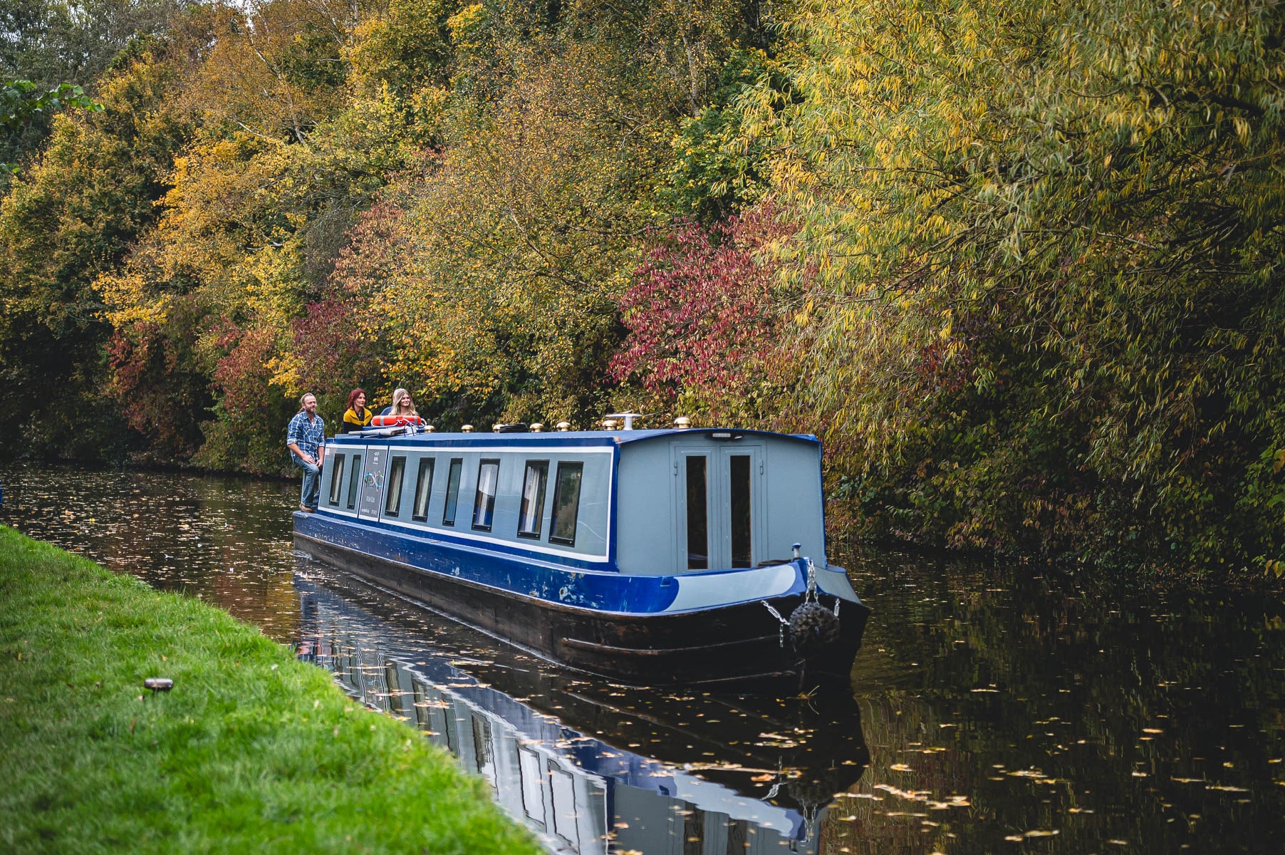 Best autumn narrow boat holidays